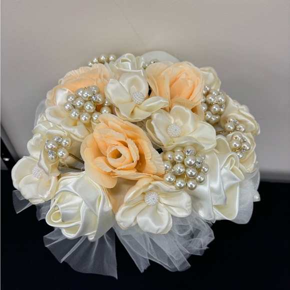 Artificial bridal bouquet - Picture 4 of 12